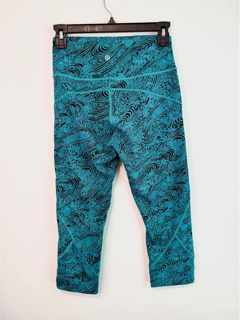 Lululemon In Movement Everlux Crop Women's  Size 6 in Kitakami Spirit Green